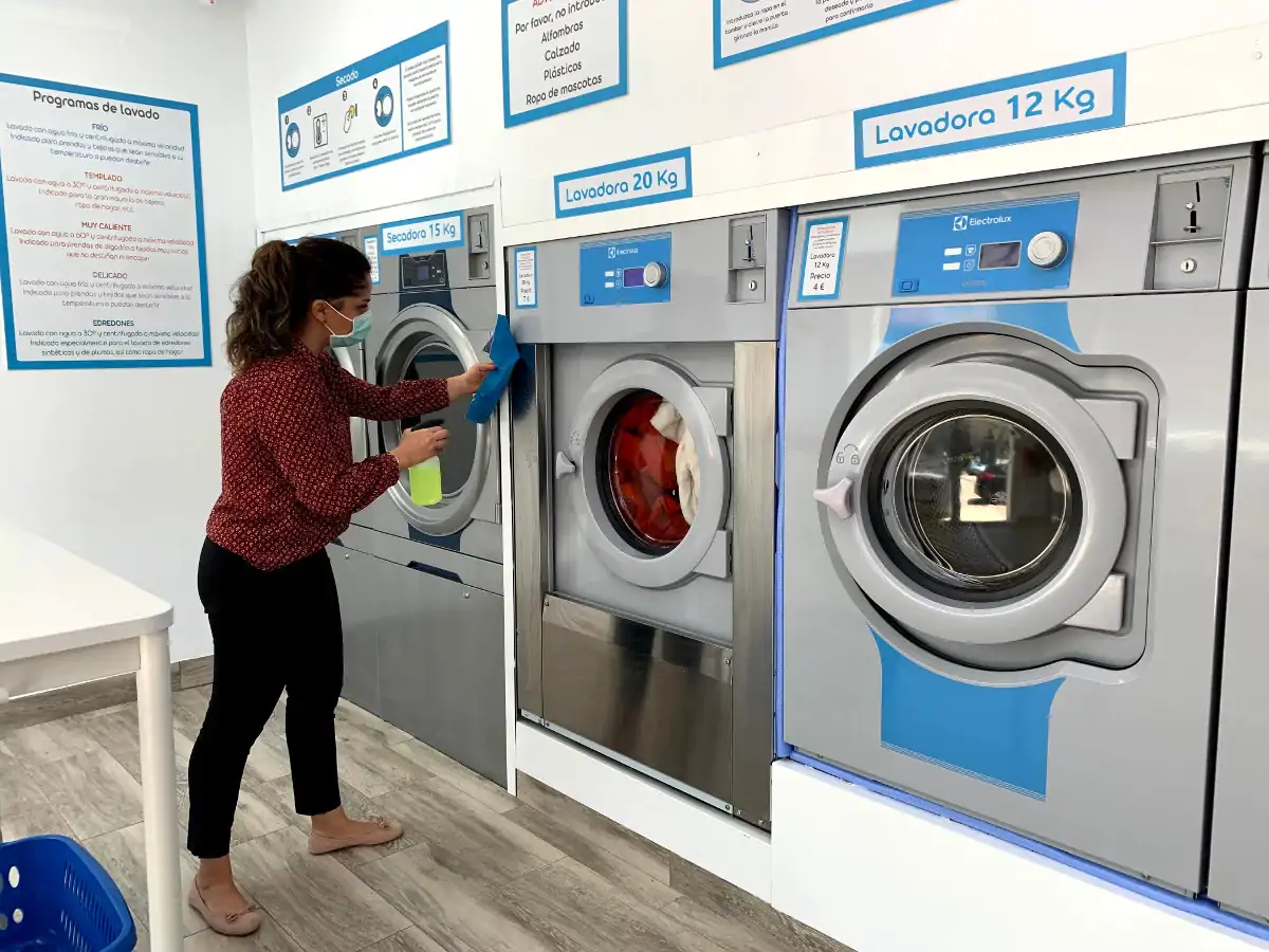 Lavandería autoservicio Sima - Alcobendas: lava tu ropa hasta 20Kg con la máxima seguridad